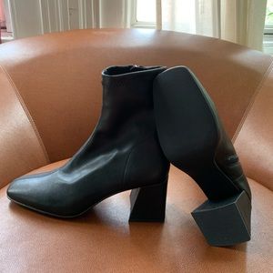 Steve Madden Gallagher black ankle boot size 8